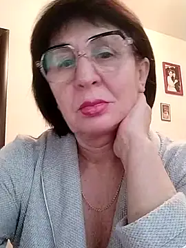 Snapshot of AlbinaXPretty chatting on 12.15.24 AlbinaXPretty online show from 12.15.24