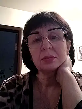 Snapshot of AlbinaXPretty chatting on 12.22.24 AlbinaXPretty online show from 12.22.24