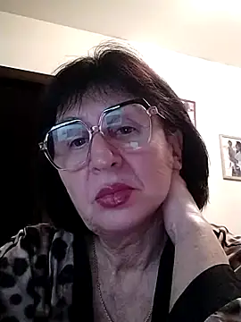 Snapshot of AlbinaXPretty chatting on 12.27.24 AlbinaXPretty online show from 12.27.24