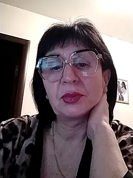 Snapshot of AlbinaXPretty chatting on 01.19.25 AlbinaXPretty online show from 01.19.25