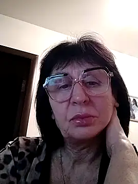 Snapshot of AlbinaXPretty chatting on 01.25.25 AlbinaXPretty online show from 01.25.25