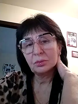 Snapshot of AlbinaXPretty chatting on 01.26.25 AlbinaXPretty online show from 01.26.25