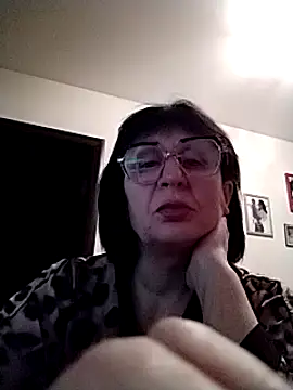 Snapshot of AlbinaXPretty chatting on 01.27.25 AlbinaXPretty online show from 01.27.25