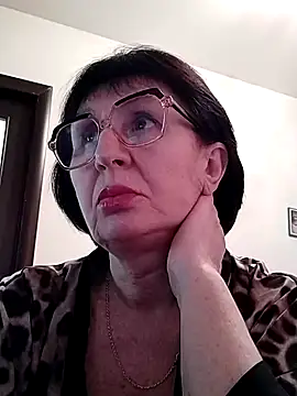 Snapshot of AlbinaXPretty chatting on 02.16.25 AlbinaXPretty online show from 02.16.25