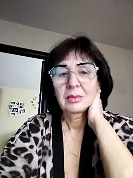 Snapshot of AlbinaXPretty chatting on 10.23.25 AlbinaXPretty online show from 10.23.25