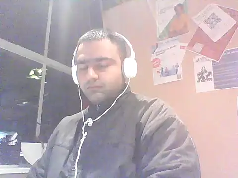 Snapshot of JohnBond009 chatting on 01.08.25 JohnBond009 online show from 01.08.25