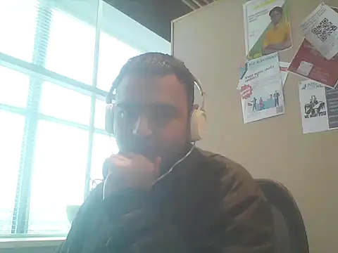 Snapshot of JohnBond009 chatting on 01.22.25 JohnBond009 online show from 01.22.25