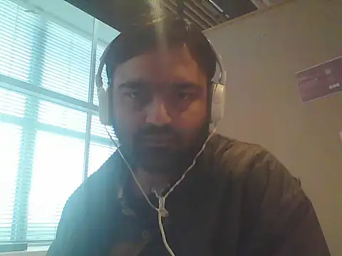 Snapshot of JohnBond009 chatting on 04.15.26 JohnBond009 online show from 04.15.26