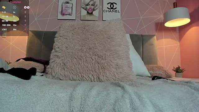 Snapshot of dolly_zoe chatting on 01.11.25 dolly zoe online show from 01.11.25