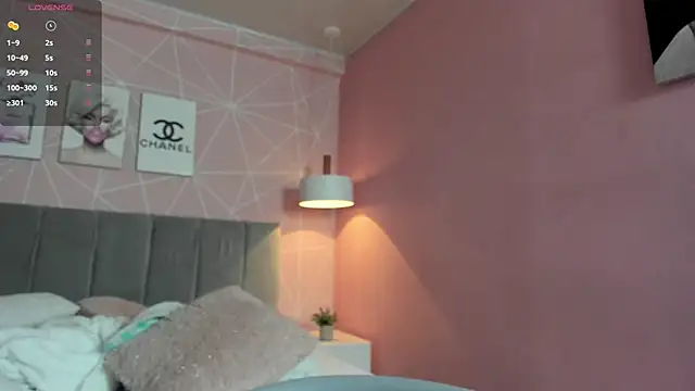 Snapshot of dolly_zoe chatting on 01.30.25 dolly zoe online show from 01.30.25