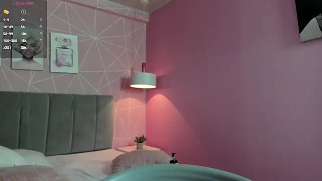 Snapshot of dolly_zoe chatting on 03.22.25 dolly zoe online show from 03.22.25