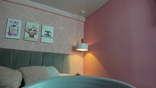 Snapshot of dolly_zoe chatting on 11.05.25 dolly zoe online show from 11.05.25