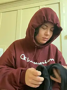 Snapshot of xocrybaby chatting on 12.15.24 xocrybaby online show from 12.15.24