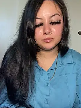 Snapshot of xocrybaby chatting on 01.04.25 xocrybaby online show from 01.04.25