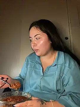 Snapshot of xocrybaby chatting on 01.05.25 xocrybaby online show from 01.05.25