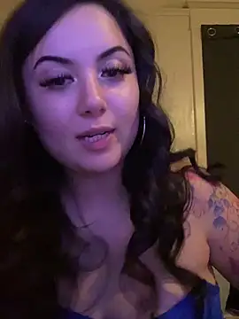 Snapshot of xocrybaby chatting on 11.26.25 xocrybaby online show from 11.26.25