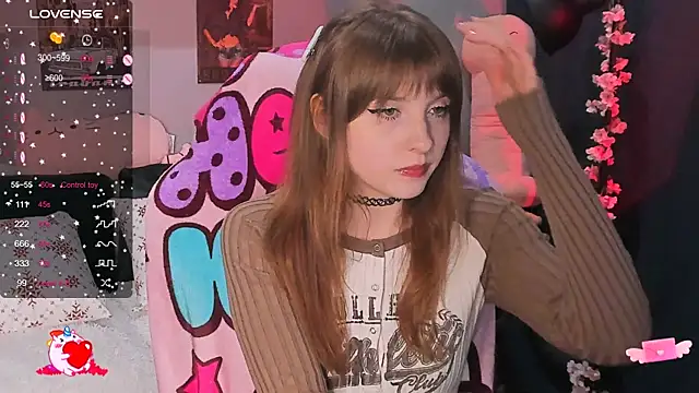 Snapshot of AliceLanley chatting on 12.03.24 AliceLanley online show from 12.03.24