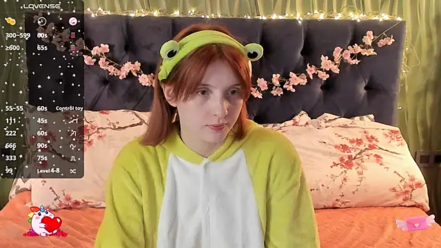 Snapshot of AliceLanley chatting on 09.30.25 AliceLanley online show from 09.30.25