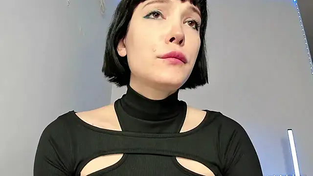 Snapshot of dollmore chatting on 01.05.25 dollmore online show from 01.05.25