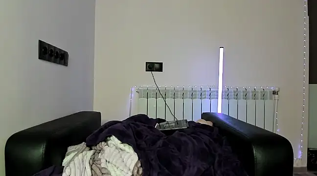 Snapshot of dollmore chatting on 01.13.25 dollmore online show from 01.13.25