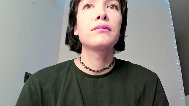 Snapshot of dollmore chatting on 01.19.25 dollmore online show from 01.19.25