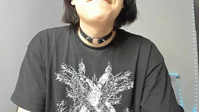 Snapshot of dollmore chatting on 02.03.25 dollmore online show from 02.03.25