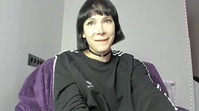 Snapshot of dollmore chatting on 02.08.25 dollmore online show from 02.08.25