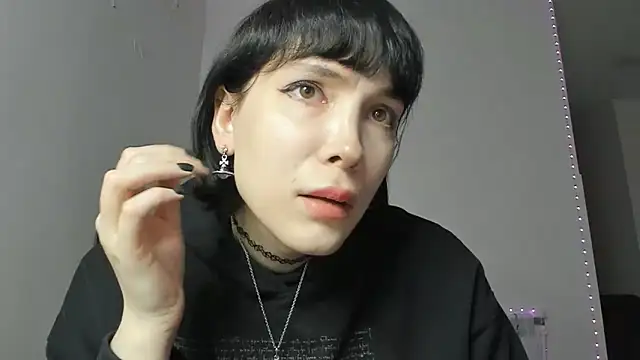 Snapshot of dollmore chatting on 02.18.25 dollmore online show from 02.18.25