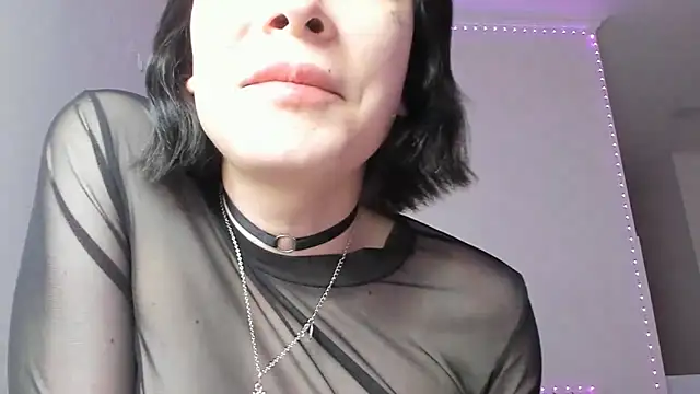 Snapshot of dollmore chatting on 02.26.25 dollmore online show from 02.26.25