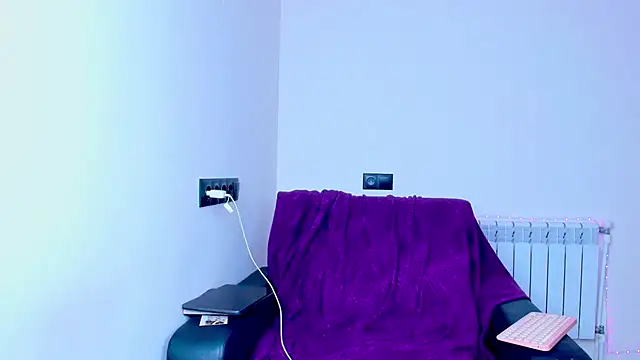 Snapshot of dollmore chatting on 09.27.25 dollmore online show from 09.27.25