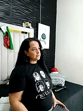 lucia vonne  online show from 12.18.24