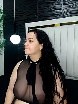 lucia vonne  online show from 02.12.25