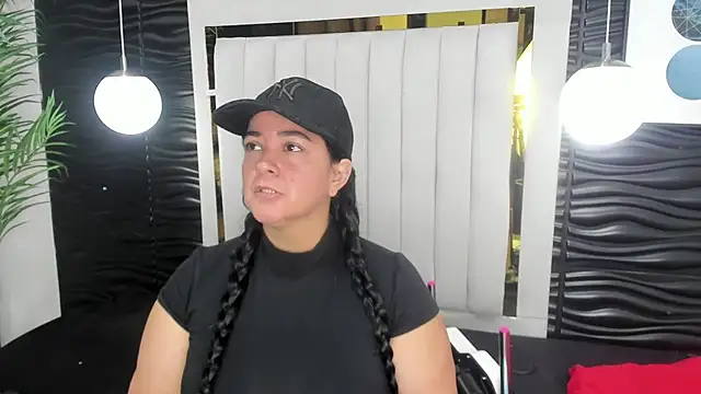 lucia vonne  online show from 02.19.25