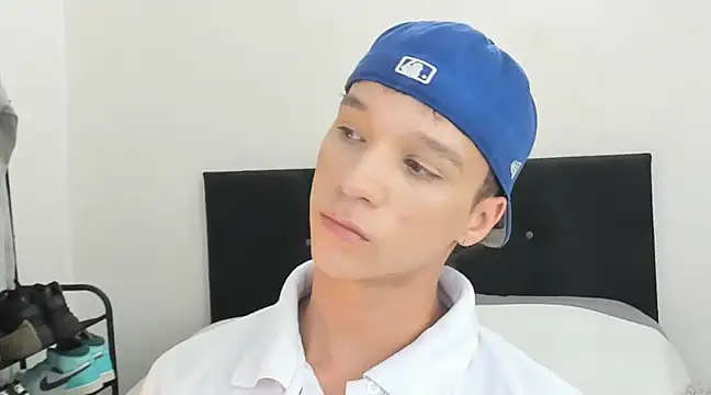 Snapshot of angelcortes chatting on 01.10.25 angelcortes online show from 01.10.25