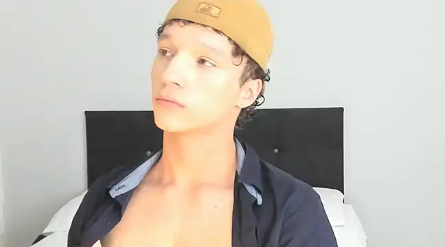 Snapshot of angelcortes chatting on 02.22.25 angelcortes online show from 02.22.25