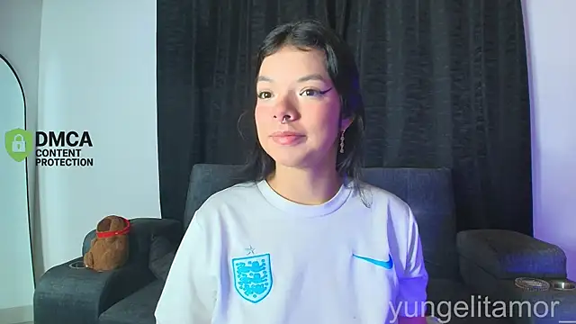 yungelitamor  online show from 11.26.25