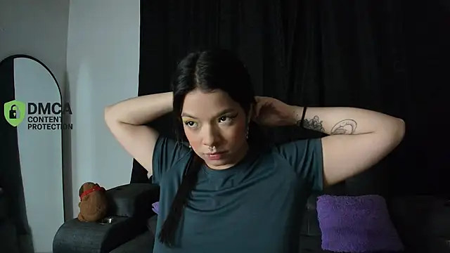 yungelitamor  online show from 04.14.26