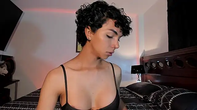 xhenisa  online show from 12.28.24