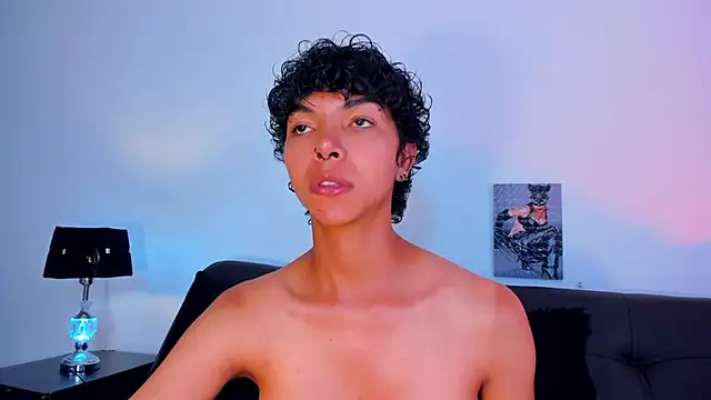 xhenisa  online show from 01.28.25