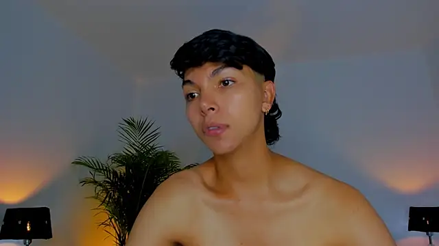 xhenisa  online show from 09.23.25