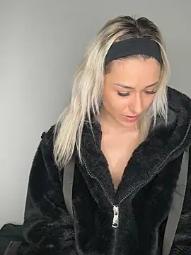 petrouchkaaa  online show from 01.12.25