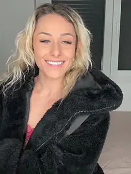 petrouchkaaa  online show from 03.04.25