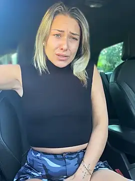 petrouchkaaa  online show from 10.18.25