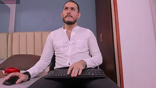 Snapshot of jeanpiere_ chatting on 11.06.25 jeanpiere online show from 11.06.25