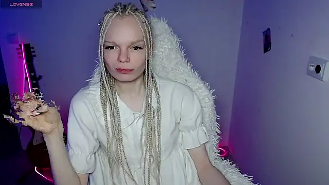 Emily Nyaffee online show from 01.05.26