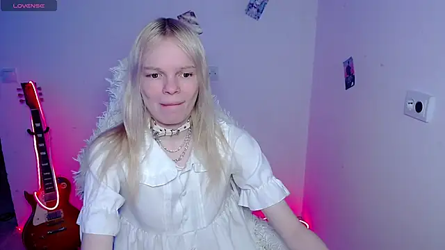 Snapshot of Emily_Nyaffee chatting on 03.06.26 Emily Nyaffee online show from 03.06.26