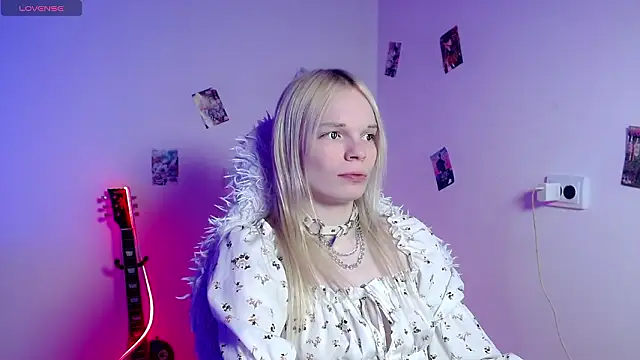 Snapshot of Emily_Nyaffee chatting on 03.24.26 Emily Nyaffee online show from 03.24.26