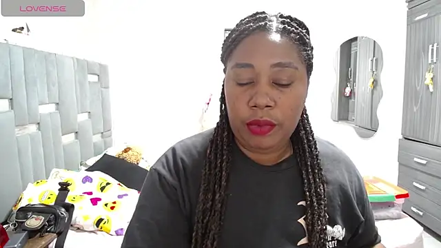 thickebonymilfF online show from 04.19.26