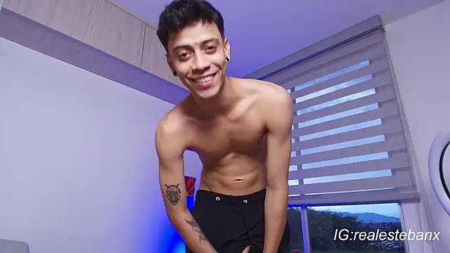 Snapshot of Esteban_Knight chatting on 10.15.25 Esteban Knight online show from 10.15.25