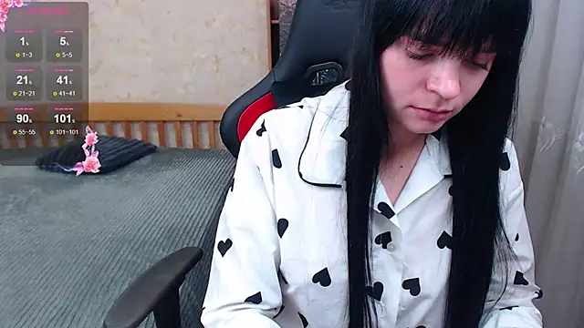 Snapshot of JuicyJess chatting on 10.30.25 JuicyJess online show from 10.30.25